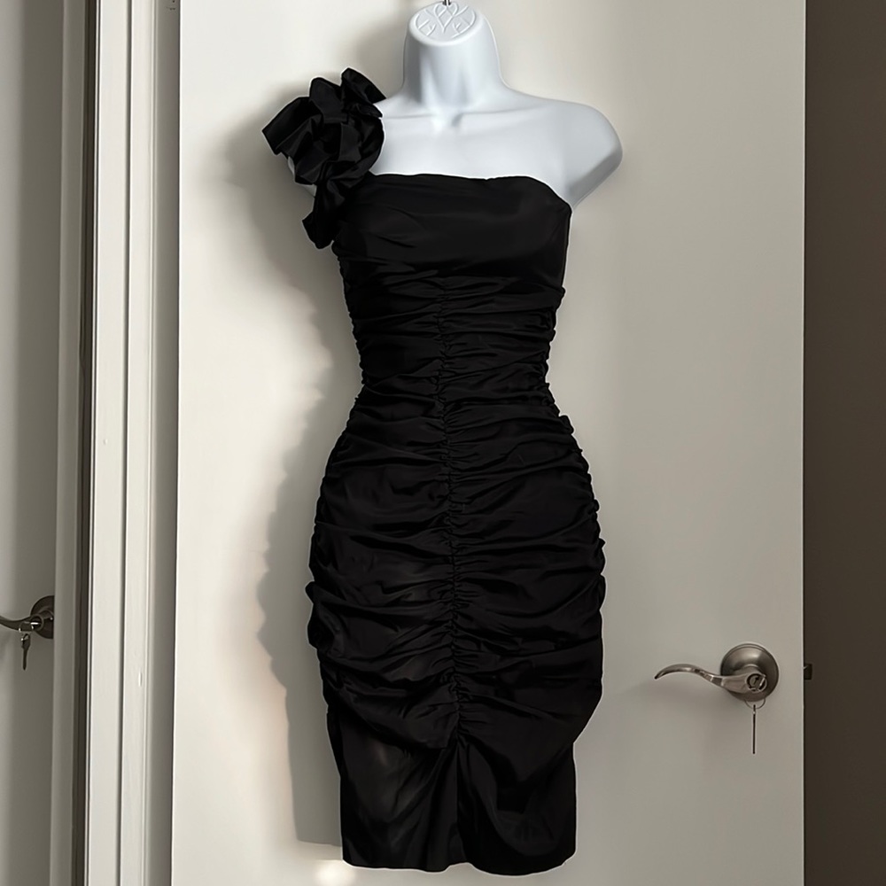 Cache Women’s Black Ruffled One Shoulder Bodycon Cocktail Sheath Dress